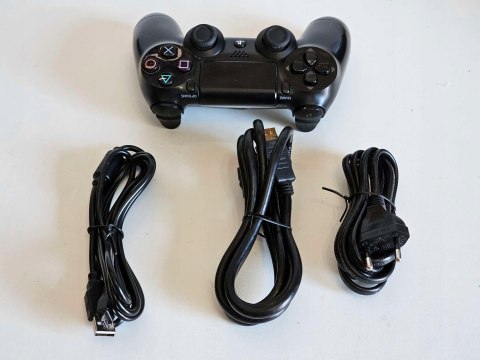 KONSOLA PLAYSTATION 4 500GB + ORYGINALNY PAD + 3 GRY KONSOLA PLAYSTATION 4 500GB + ORYGINALNY PAD + 3 GRY
