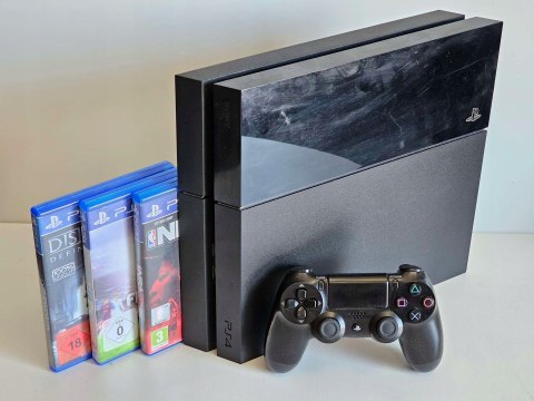 KONSOLA PLAYSTATION 4 500GB + ORYGINALNY PAD + 3 GRY KONSOLA PLAYSTATION 4 500GB + ORYGINALNY PAD + 3 GRY