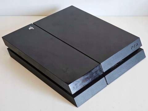 KONSOLA PLAYSTATION 4 500GB + ORYGINALNY PAD + 3 GRY KONSOLA PLAYSTATION 4 500GB + ORYGINALNY PAD + 3 GRY