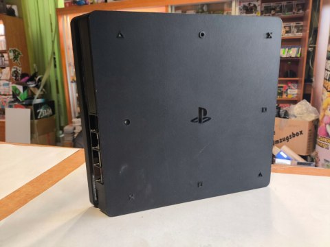 KONSOLA PLAYSTATION 4 SLIM 500GB 2016A + PAD KONSOLA PLAYSTATION 4 SLIM 500GB 2016A + PAD