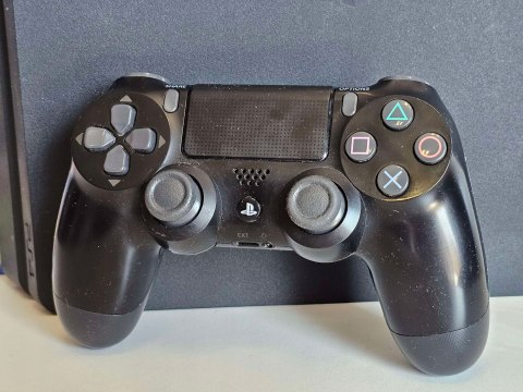 KONSOLA PS4 PLAYSTATION 4 SLIM 1TB + ORYGINALNY PAD + 3 GRY KONSOLA PS4 PLAYSTATION 4 SLIM 1TB + ORYGINALNY PAD + 3 GRY