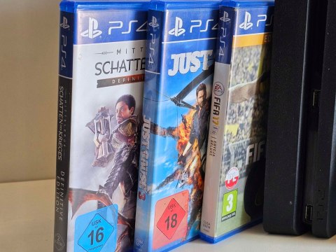 KONSOLA PS4 PLAYSTATION 4 SLIM 1TB + ORYGINALNY PAD + 3 GRY KONSOLA PS4 PLAYSTATION 4 SLIM 1TB + ORYGINALNY PAD + 3 GRY