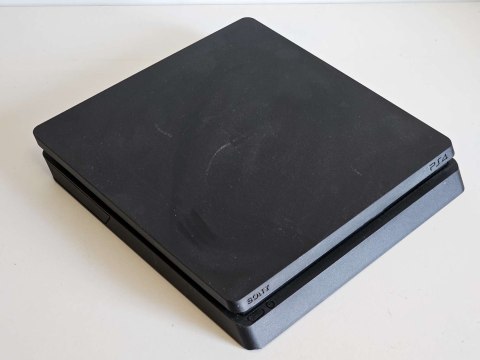 KONSOLA PS4 PLAYSTATION 4 SLIM 1TB + ORYGINALNY PAD + 3 GRY KONSOLA PS4 PLAYSTATION 4 SLIM 1TB + ORYGINALNY PAD + 3 GRY