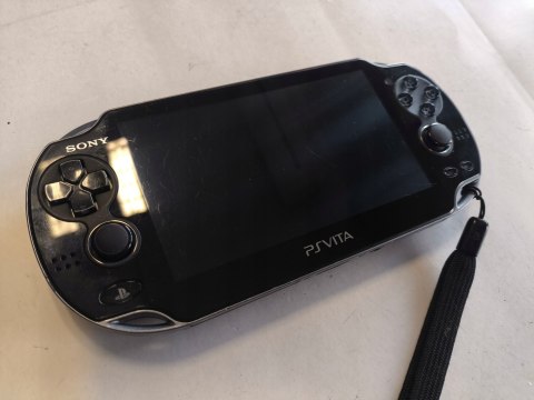 KONSOLA SONY PS VITA OLED WI-FI + KARTA 4GB + ŁADOWARKA KONSOLA SONY PS VITA OLED WI-FI + KARTA 4GB + ŁADOWARKA
