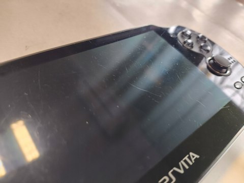 KONSOLA SONY PS VITA OLED WI-FI + KARTA 4GB + ŁADOWARKA KONSOLA SONY PS VITA OLED WI-FI + KARTA 4GB + ŁADOWARKA