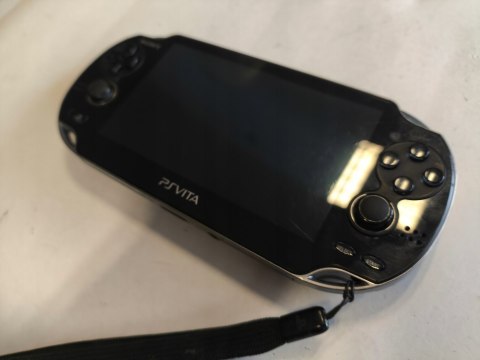 KONSOLA SONY PS VITA OLED WI-FI + KARTA 4GB + ŁADOWARKA KONSOLA SONY PS VITA OLED WI-FI + KARTA 4GB + ŁADOWARKA