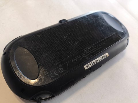 KONSOLA SONY PS VITA OLED WI-FI + KARTA 4GB + ŁADOWARKA KONSOLA SONY PS VITA OLED WI-FI + KARTA 4GB + ŁADOWARKA