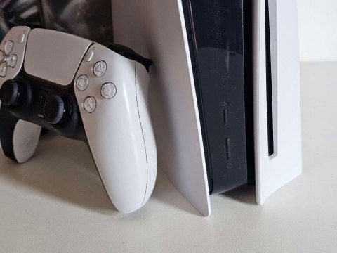 KONSOLA SONY PS5 PLAYSTATION 5 825GB Z NAPĘDEM BLU-RAY + PAD + ŁAD + 5 GIER KONSOLA SONY PS5 PLAYSTATION 5 825GB Z NAPĘDEM BLU-RAY + PAD + ŁAD + 5 GIER