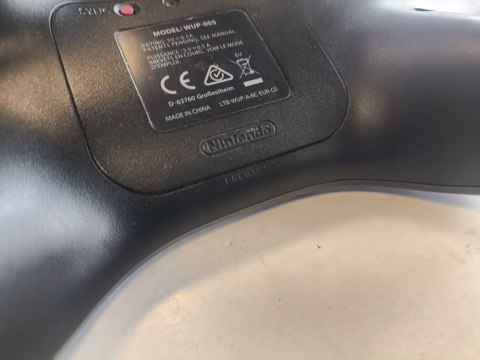 ORYGINALNY PRO CONTROLLER DO KONSOLI NINTENDO WII U ORYGINALNY PRO CONTROLLER DO KONSOLI NINTENDO WII U