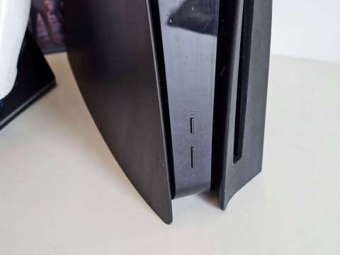 SONY PLAYSTATION 5 825GB SSD Z NAPĘDEM BLU-RAY + PAD +2 GRY + CZARNE PANELE SONY PLAYSTATION 5 825GB SSD Z NAPĘDEM BLU-RAY + PAD +2 GRY + CZARNE PANELE