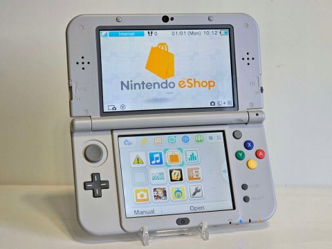 ZADBANA KONSOLA NEW NINTENDO 3DS XL SNES EDITION + ŁADOWARKA + RYSIK ZADBANA KONSOLA NEW NINTENDO 3DS XL SNES EDITION + ŁADOWARKA + RYSIK