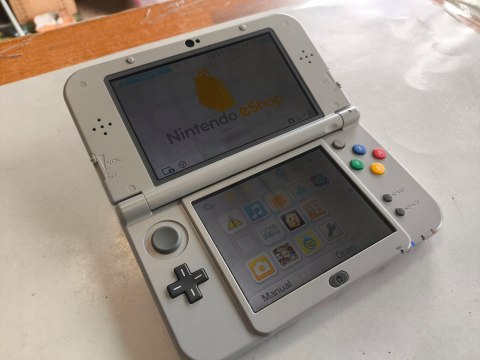 ZADBANA KONSOLA NEW NINTENDO 3DS XL SNES EDITION + USB + RYSIK ZADBANA KONSOLA NEW NINTENDO 3DS XL SNES EDITION + USB + RYSIK