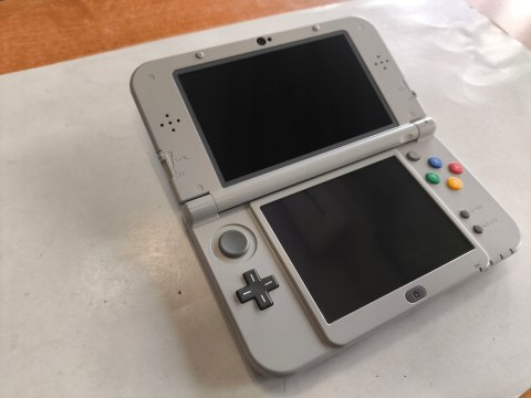 ZADBANA KONSOLA NEW NINTENDO 3DS XL SNES EDITION + USB + RYSIK ZADBANA KONSOLA NEW NINTENDO 3DS XL SNES EDITION + USB + RYSIK