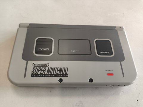 ZADBANA KONSOLA NEW NINTENDO 3DS XL SNES EDITION + USB + RYSIK ZADBANA KONSOLA NEW NINTENDO 3DS XL SNES EDITION + USB + RYSIK
