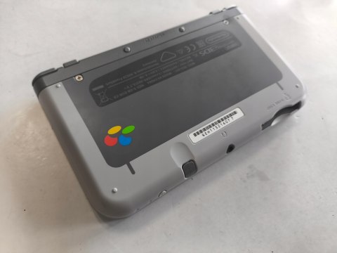 ZADBANA KONSOLA NEW NINTENDO 3DS XL SNES EDITION + USB + RYSIK ZADBANA KONSOLA NEW NINTENDO 3DS XL SNES EDITION + USB + RYSIK