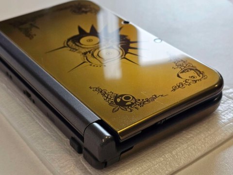 ZADBANA NEW NINTENDO 3DS XL ZELDA MAJORA'S MASK ED IPS + GRA + ŁADOWARKA ZADBANA NEW NINTENDO 3DS XL ZELDA MAJORA'S MASK ED IPS + GRA + ŁADOWARKA