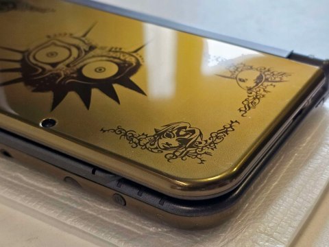 ZADBANA NEW NINTENDO 3DS XL ZELDA MAJORA'S MASK ED IPS + GRA + ŁADOWARKA ZADBANA NEW NINTENDO 3DS XL ZELDA MAJORA'S MASK ED IPS + GRA + ŁADOWARKA