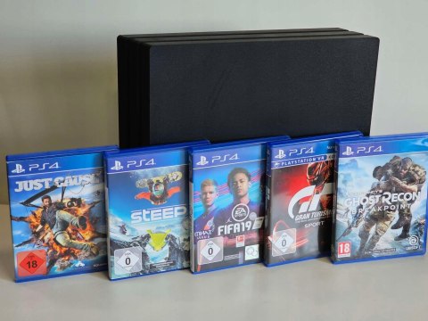 ZESTAW KONSOLA SONY PLAYSTATION 4 PRO 1TB 7216B + PAD + 5 GIER PS4 ZESTAW KONSOLA SONY PLAYSTATION 4 PRO 1TB 7216B + PAD + 5 GIER PS4