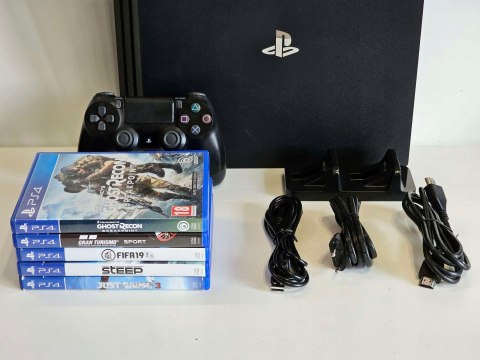 ZESTAW KONSOLA SONY PLAYSTATION 4 PRO 1TB 7216B + PAD + 5 GIER PS4 ZESTAW KONSOLA SONY PLAYSTATION 4 PRO 1TB 7216B + PAD + 5 GIER PS4