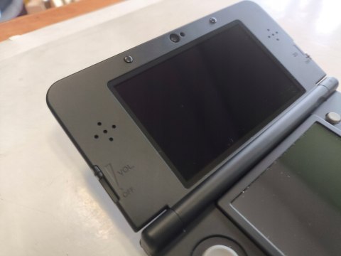 BARDZO ŁADNA KONSOLA NEW NINTENDO 3DS CZARNA + RYSIK + USB + PUDEŁKO BARDZO ŁADNA KONSOLA NEW NINTENDO 3DS CZARNA + RYSIK + USB + PUDEŁKO