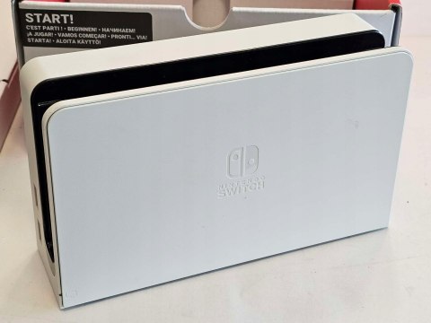 IDEALNA KONSOLA NINTENDO SWITCH OLED 64GB BIAŁA IDEALNA KONSOLA NINTENDO SWITCH OLED 64GB BIAŁA