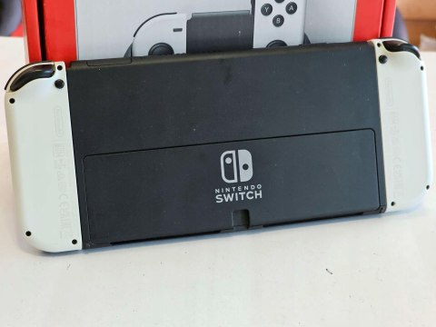 IDEALNA KONSOLA NINTENDO SWITCH OLED 64GB BIAŁA IDEALNA KONSOLA NINTENDO SWITCH OLED 64GB BIAŁA