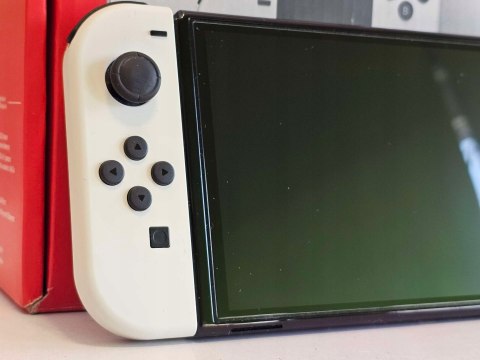 IDEALNA KONSOLA NINTENDO SWITCH OLED 64GB BIAŁA IDEALNA KONSOLA NINTENDO SWITCH OLED 64GB BIAŁA