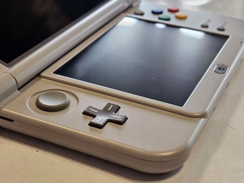 JAK NOWA KONSOLA NEW NINTENDO 3DS XL SNES EDITION + RYSIK + PUDEŁKO + USB JAK NOWA KONSOLA NEW NINTENDO 3DS XL SNES EDITION + RYSIK + PUDEŁKO + USB