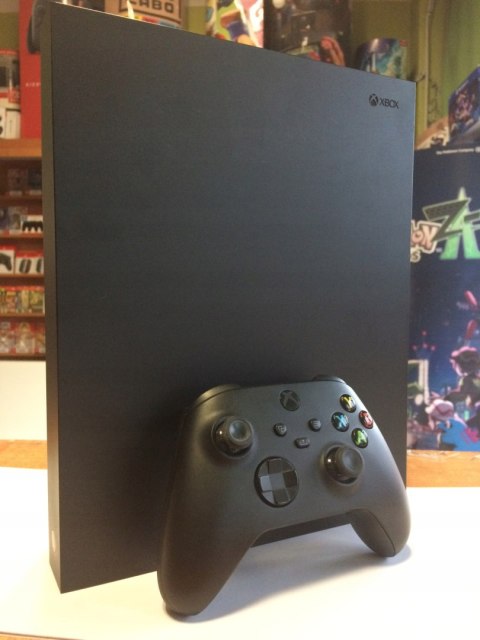 KONSOLA XBOX ONE X 1TB + PAD + OKABLOWANIE