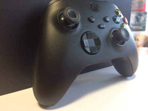 KONSOLA XBOX ONE X 1TB + PAD + OKABLOWANIE