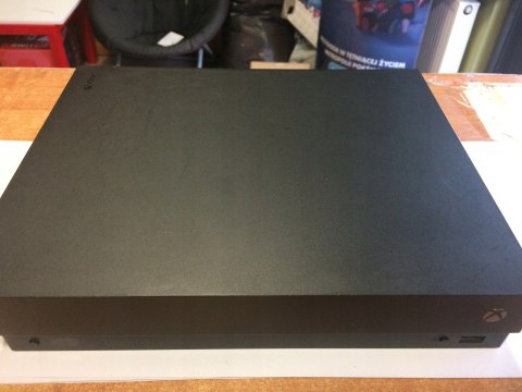 KONSOLA XBOX ONE X 1TB + PAD + OKABLOWANIE