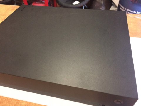KONSOLA XBOX ONE X 1TB + PAD + OKABLOWANIE