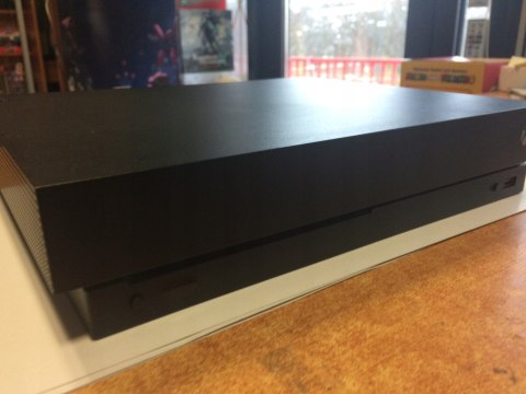 KONSOLA XBOX ONE X 1TB + PAD + OKABLOWANIE