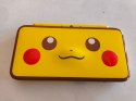 KONSOLA NEW NINTENDO 2DS XL EDYCJA PIKACHU + PUDEŁKO + RYSIK + ŁADOWARKA