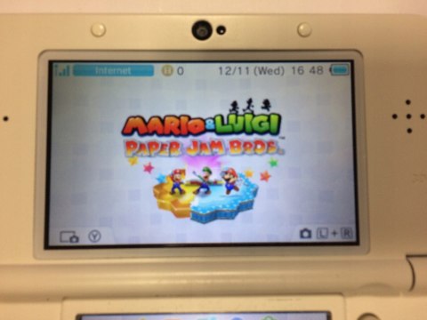 KONSOLA NEW NINTENDO 3DS BIAŁA + ŁADOWARKA + RYSIK + GRA MARIO