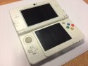 KONSOLA NEW NINTENDO 3DS BIAŁA + ŁADOWARKA + RYSIK + GRA MARIO