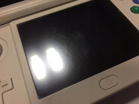 KONSOLA NEW NINTENDO 3DS BIAŁA + ŁADOWARKA + RYSIK + GRA MARIO