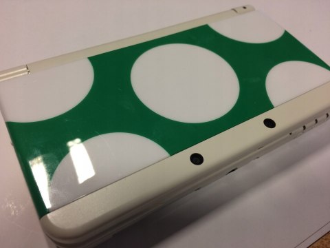 KONSOLA NEW NINTENDO 3DS BIAŁA + ŁADOWARKA + RYSIK + GRA MARIO