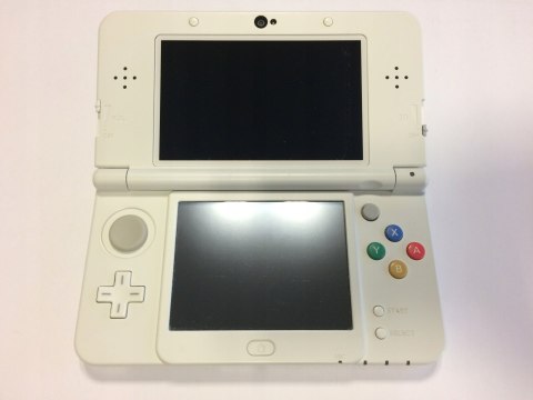 KONSOLA NEW NINTENDO 3DS BIAŁA + ŁADOWARKA + RYSIK + PUDEŁKO