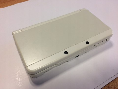 KONSOLA NEW NINTENDO 3DS BIAŁA + ŁADOWARKA + RYSIK + PUDEŁKO
