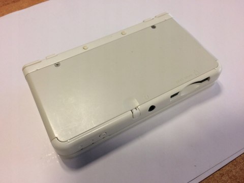 KONSOLA NEW NINTENDO 3DS BIAŁA + ŁADOWARKA + RYSIK + PUDEŁKO