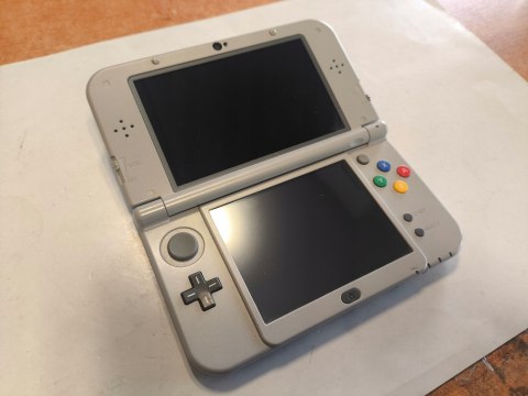 KONSOLA NEW NINTENDO 3DS XL SNES EDITION + 2 GRY POKEMON + RYSIK + USB KONSOLA NEW NINTENDO 3DS XL SNES EDITION + 2 GRY POKEMON + RYSIK + USB