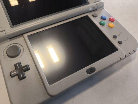 KONSOLA NEW NINTENDO 3DS XL SNES EDITION + 2 GRY POKEMON + RYSIK + USB KONSOLA NEW NINTENDO 3DS XL SNES EDITION + 2 GRY POKEMON + RYSIK + USB
