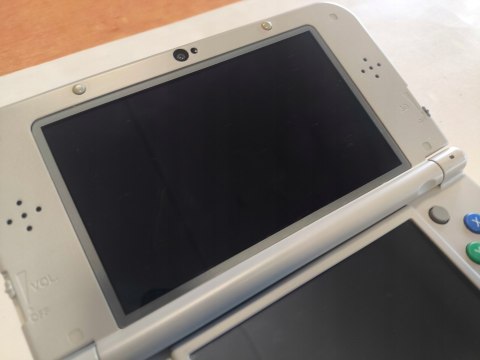 KONSOLA NEW NINTENDO 3DS XL SNES EDITION + 2 GRY POKEMON + RYSIK + USB KONSOLA NEW NINTENDO 3DS XL SNES EDITION + 2 GRY POKEMON + RYSIK + USB