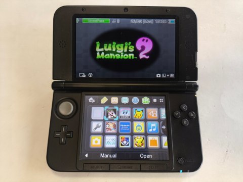 KONSOLA NINTENDO 3DS XL EDYCJA LUIGI'S MANSION 2 + RYSIK + USB KONSOLA NINTENDO 3DS XL EDYCJA LUIGI'S MANSION 2 + RYSIK + USB