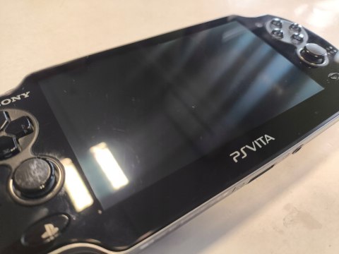 KONSOLA SONY PS VITA OLED WI-FI + KARTA 16GB + PUDEŁKO + ŁADOWARKA KONSOLA SONY PS VITA OLED WI-FI + KARTA 16GB + PUDEŁKO + ŁADOWARKA
