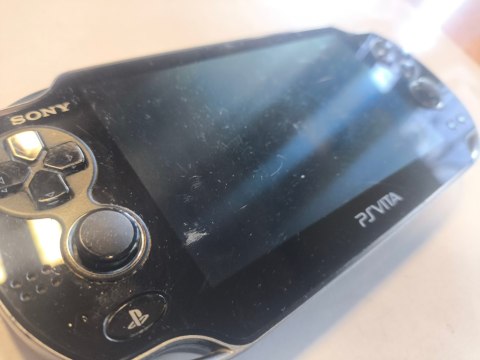 KONSOLA SONY PS VITA OLED WI-FI + KARTA 8GB + GRA + USB + ETUI KONSOLA SONY PS VITA OLED WI-FI + KARTA 8GB + GRA + USB + ETUI