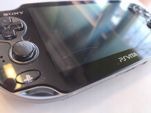 KONSOLA SONY PS VITA OLED WI-FI + KARTA 8GB + ŁADOWARKA KONSOLA SONY PS VITA OLED WI-FI + KARTA 8GB + ŁADOWARKA
