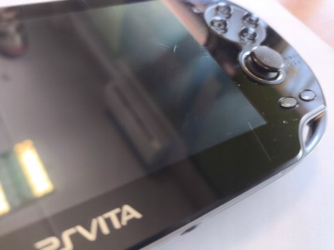 KONSOLA SONY PS VITA OLED WI-FI + KARTA 8GB + ŁADOWARKA KONSOLA SONY PS VITA OLED WI-FI + KARTA 8GB + ŁADOWARKA