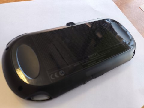 KONSOLA SONY PS VITA OLED WI-FI + KARTA 8GB + ŁADOWARKA KONSOLA SONY PS VITA OLED WI-FI + KARTA 8GB + ŁADOWARKA